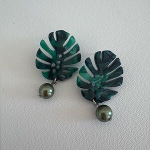 Palm Pearl Earrings